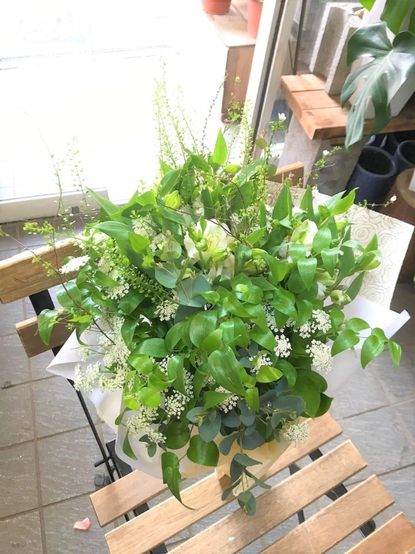 草花で花束を