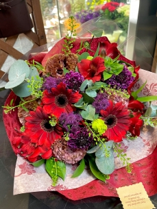 シックで赤系で 