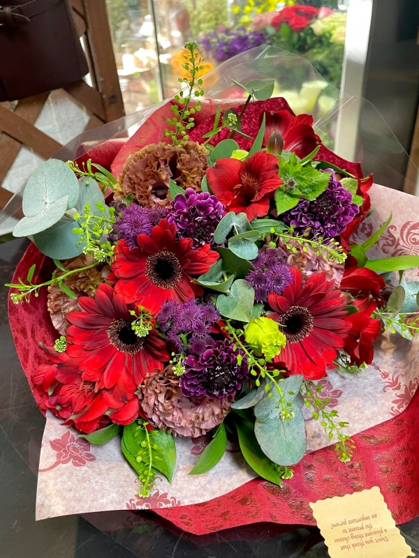 シックで赤系で