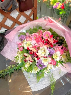 ピンクと淡い紫で豪華に