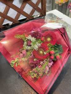 赤色メインに上品に