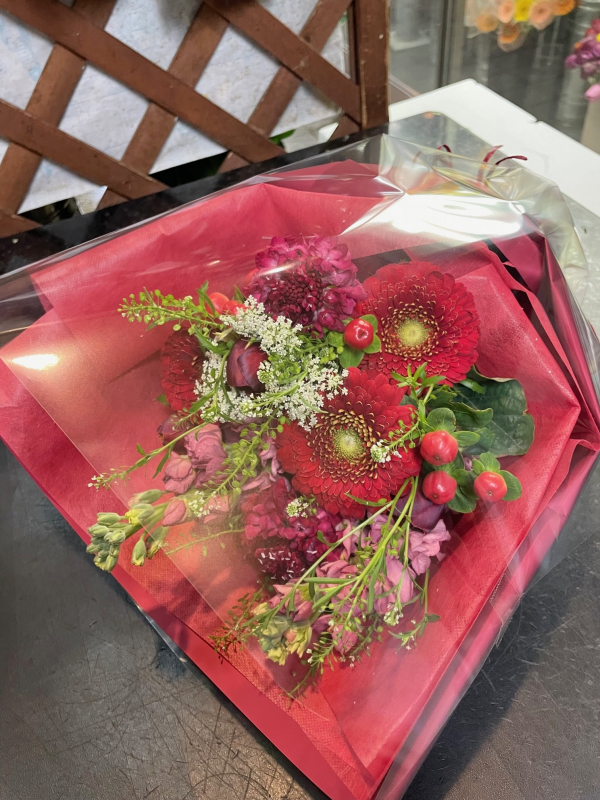 赤色メインに上品に