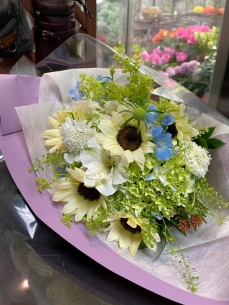 淡い白色で　花束　