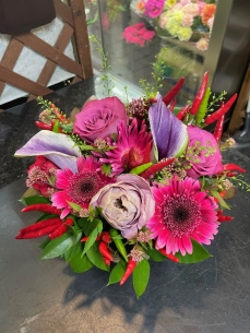 明るい紫系で個性的に