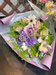 ラベンダー色と淡いピンクで