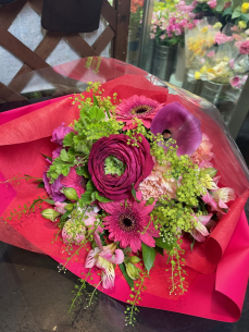 彩り鮮やなピンク色で