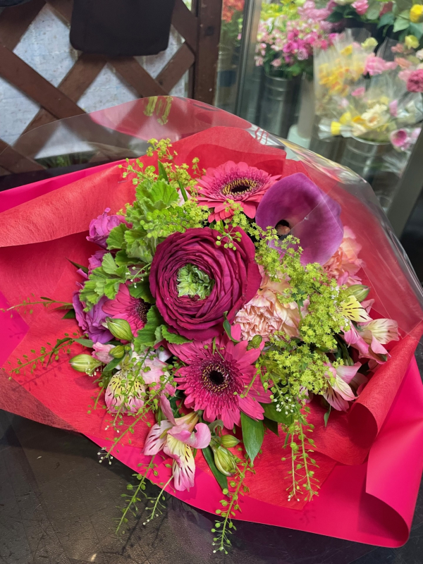 彩り鮮やなピンク色で