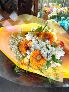 オレンジ色と白色で