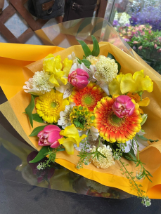 黄色とオレンジ色で